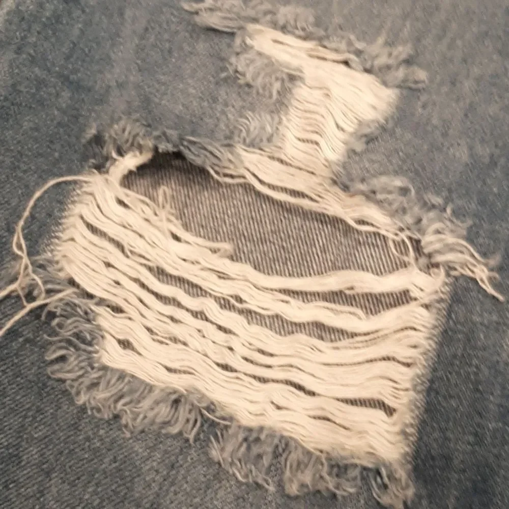 Encore Distressed Jeans Jr sz 15